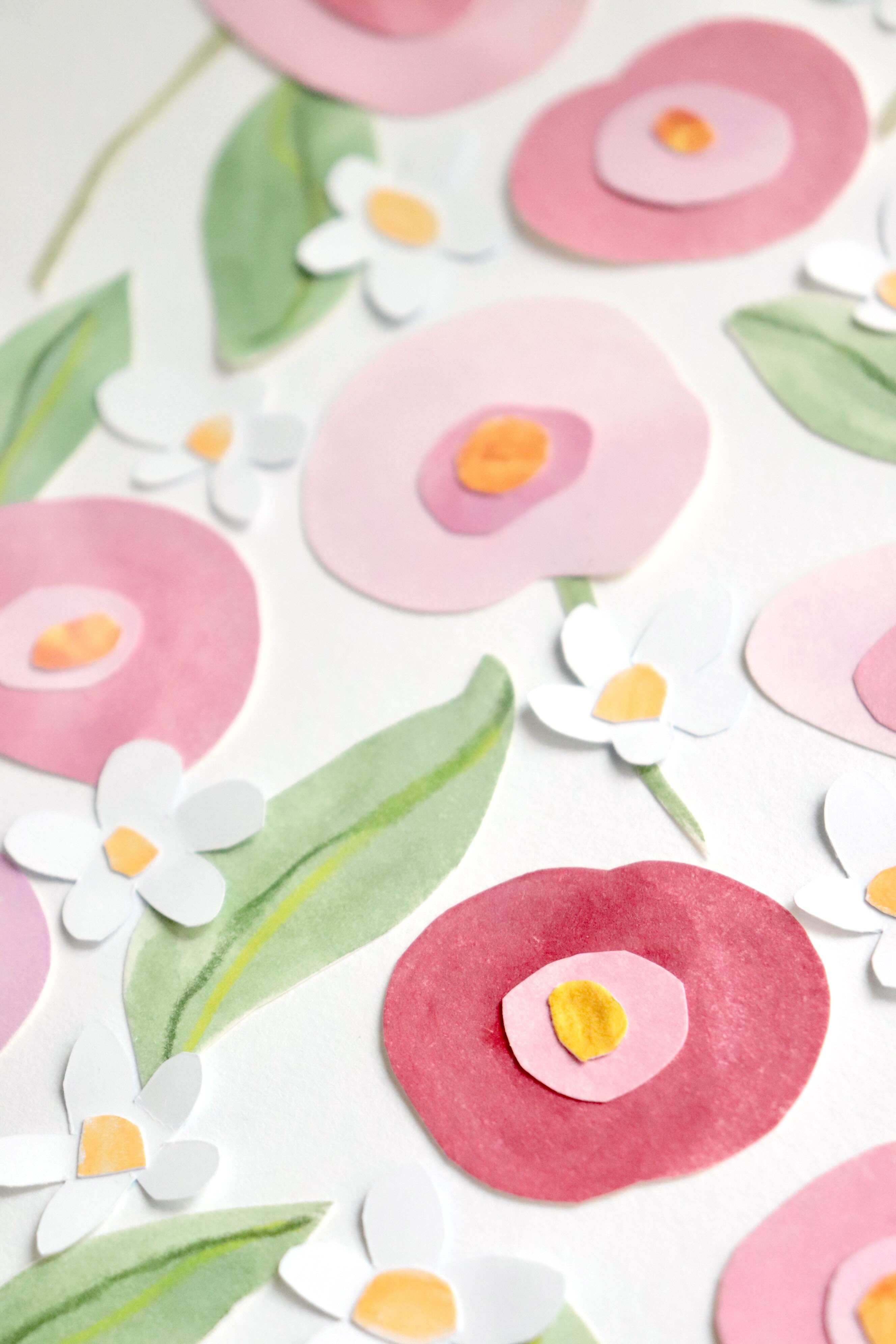 zoom détails herbier original A4 nommé Grenadine, collage de fleurs roses en papier en relief sur fond blanc, création Chemin des Marettes.