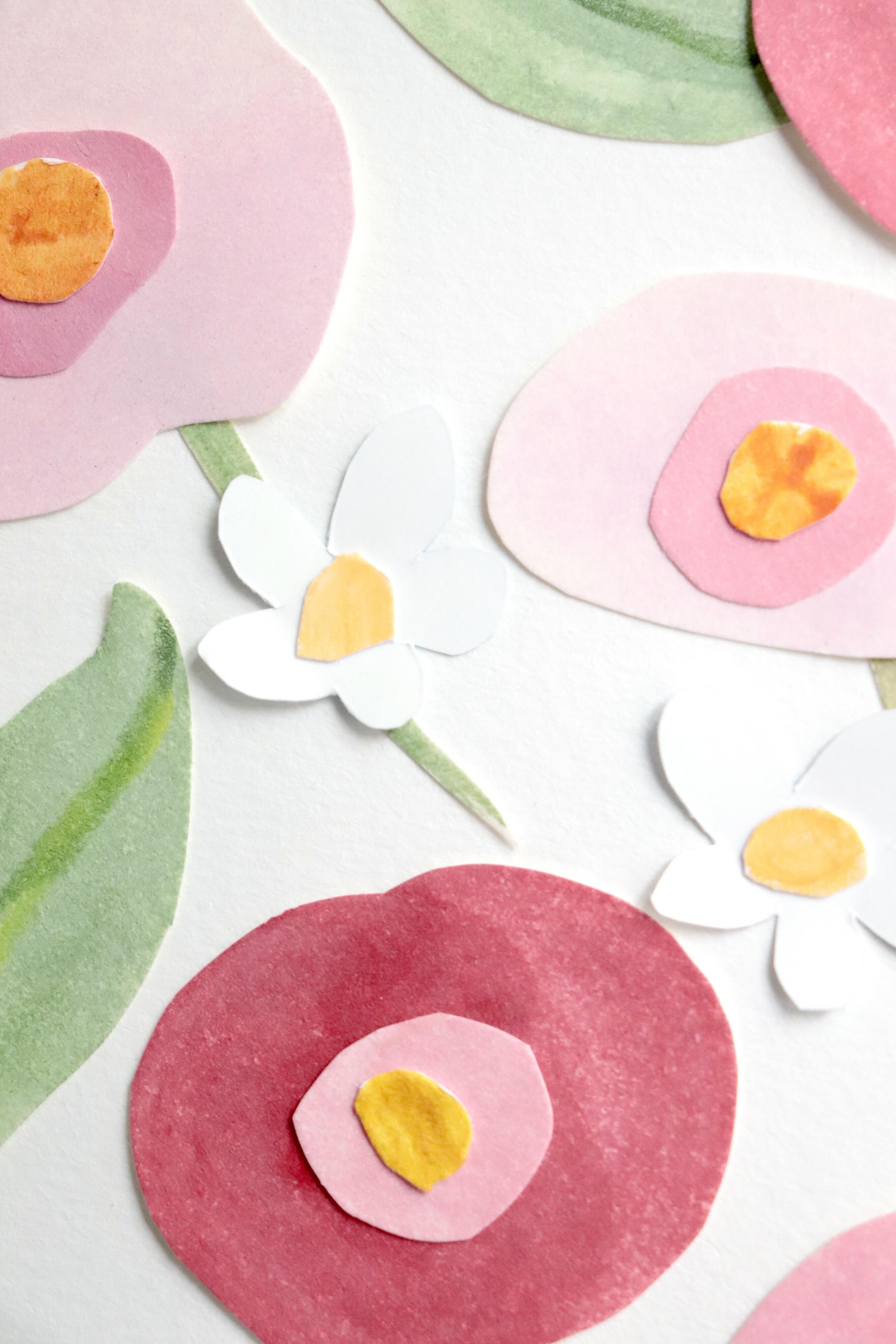 zoom détails herbier original A4 nommé Grenadine, collage de fleurs roses en papier en relief sur fond blanc, création Chemin des Marettes.