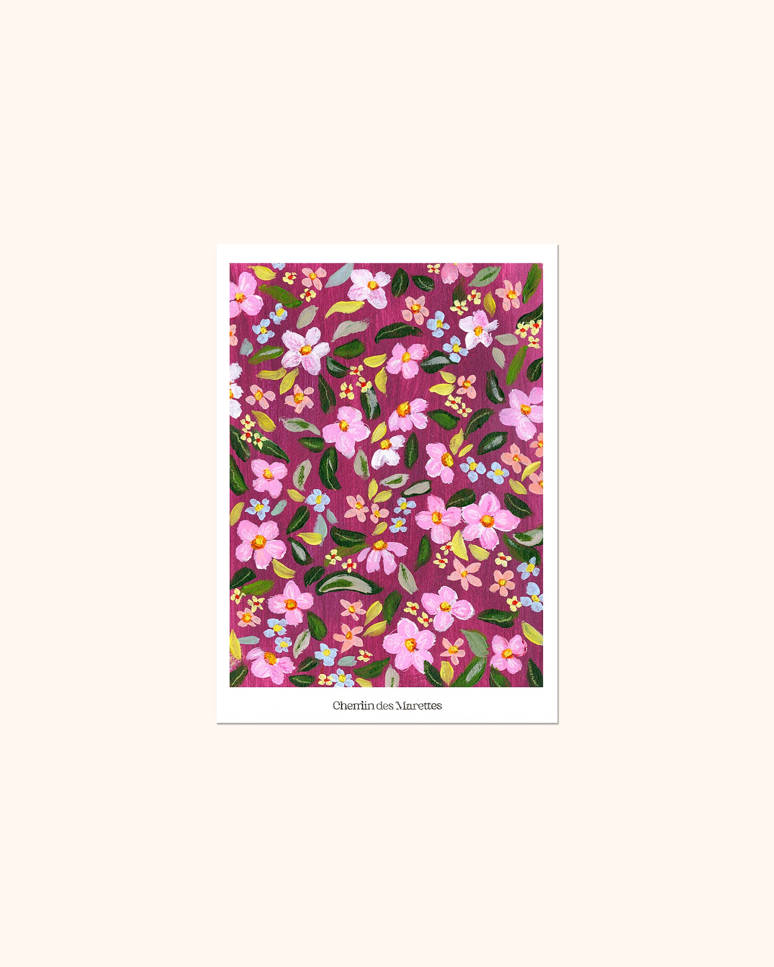 Mini peinture acrylique originale A5 nommée Velours, par Chemin des Marettes. Bouquet de fleurs bleu pâle, rose clair et blanc avec feuillage vert sur un fond bordeaux intense et mat. Style botanique minimaliste, prête à offrir pour la Fête des Mères.